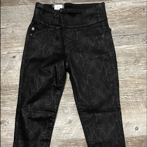 Pans - Picture 1 of 3